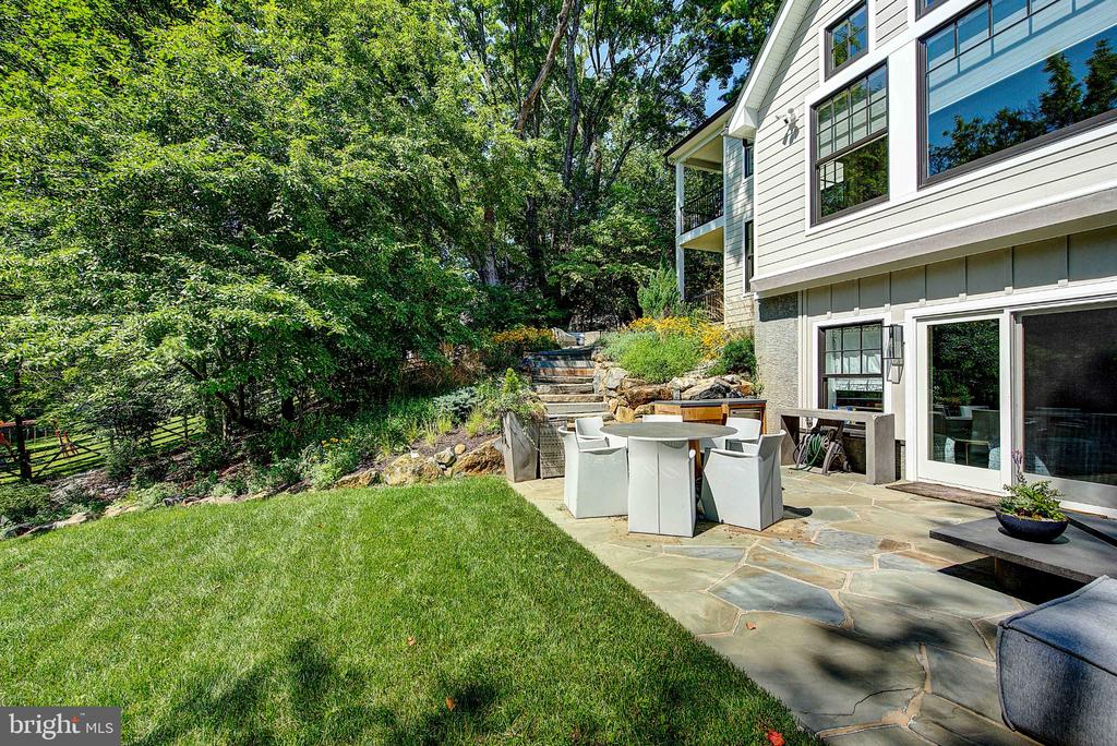 189 S SPRING MILL ROAD
