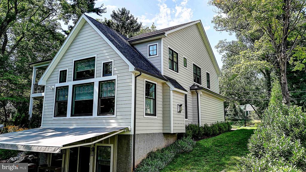 189 S SPRING MILL ROAD