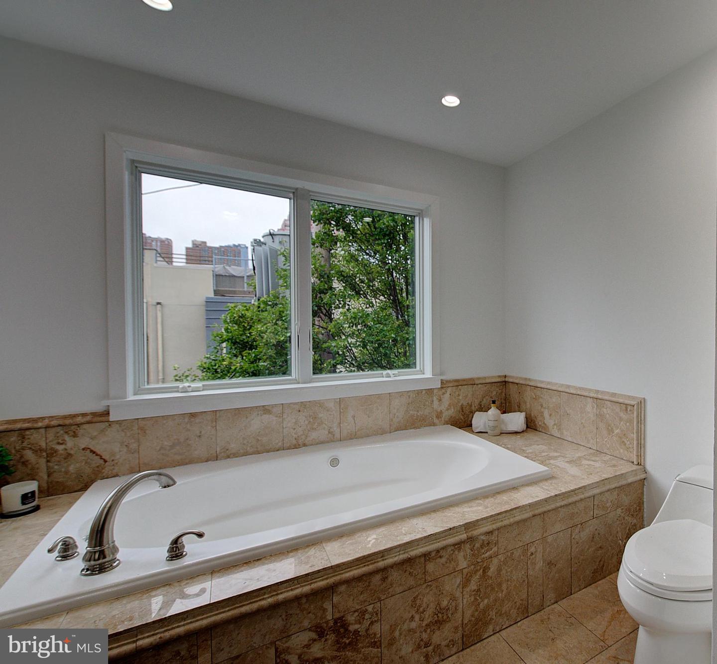 1426 Kenilworth St