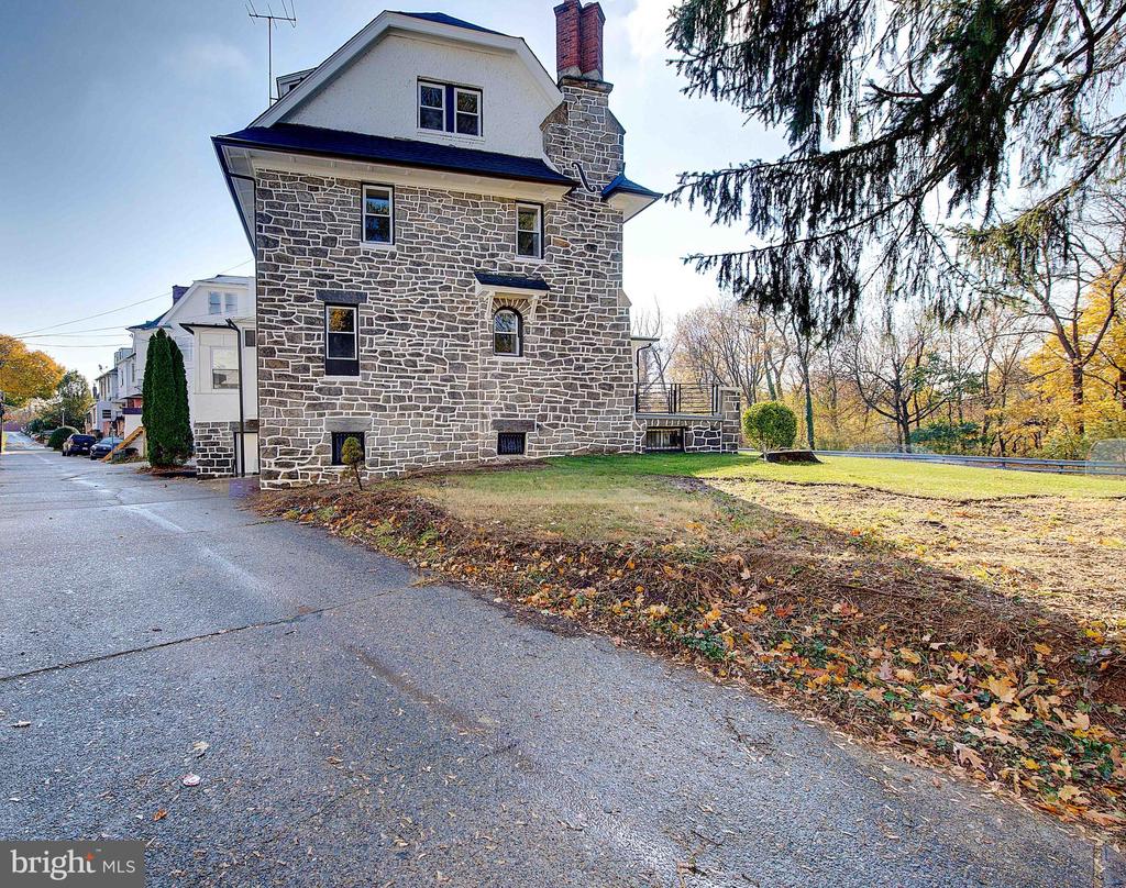 6217 COBBS CREEK PARKWAY