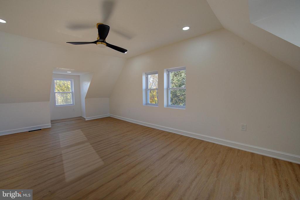 6217 COBBS CREEK PARKWAY