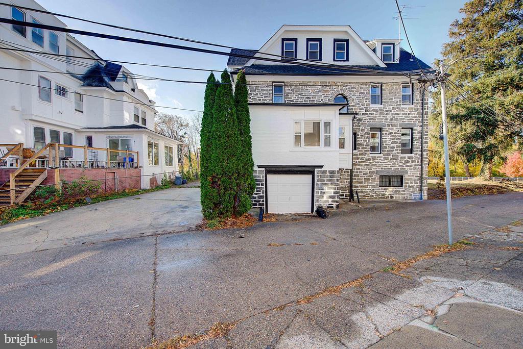 6217 COBBS CREEK PARKWAY