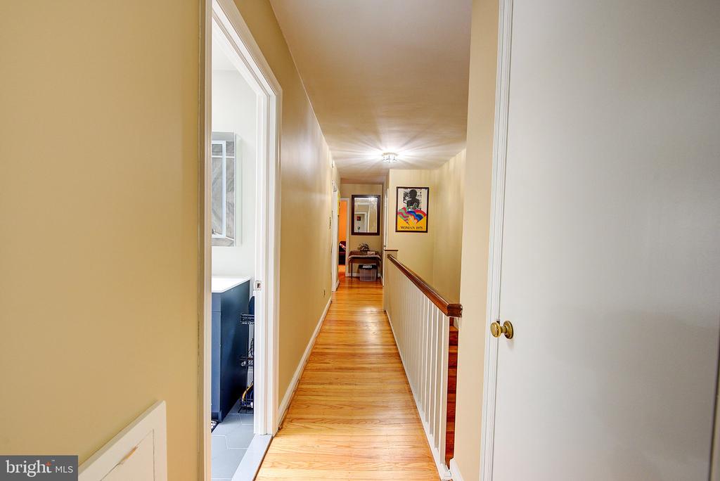 834 E VERNON ROAD