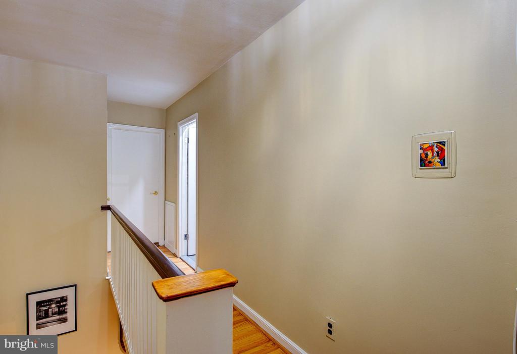 834 E VERNON ROAD