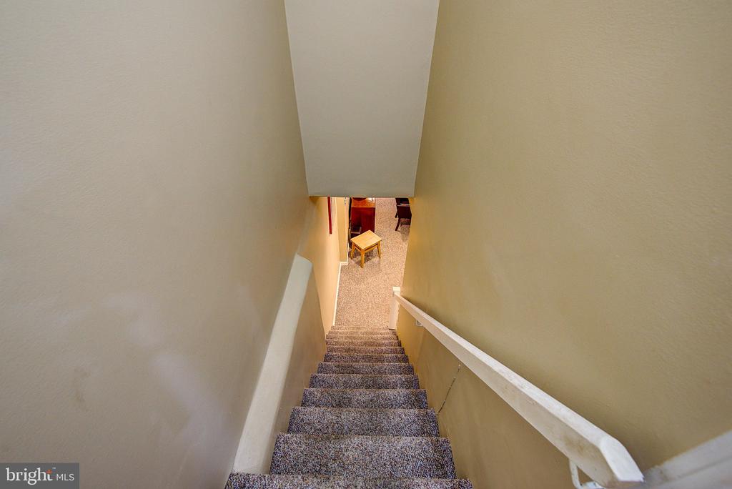 834 E VERNON ROAD