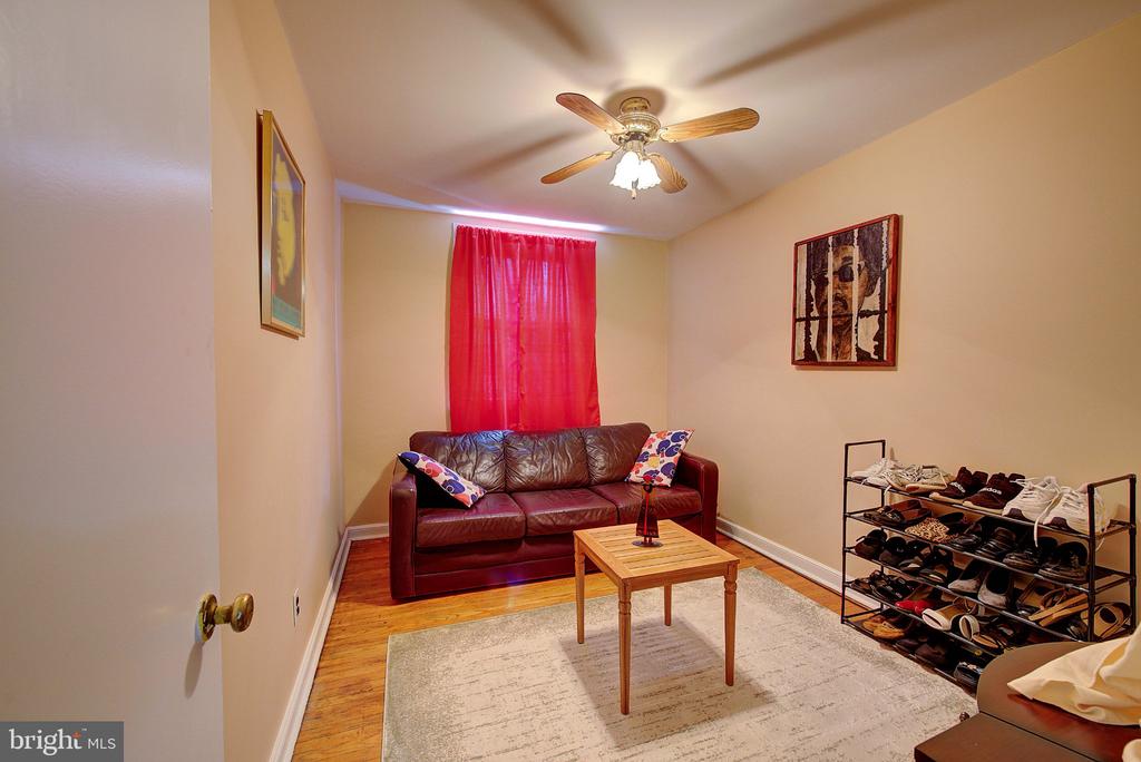 834 E VERNON ROAD