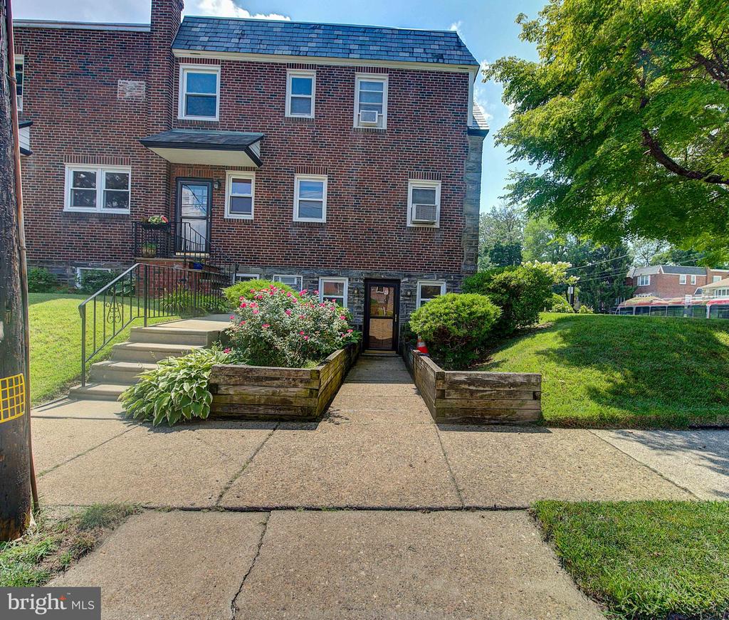 834 E VERNON ROAD