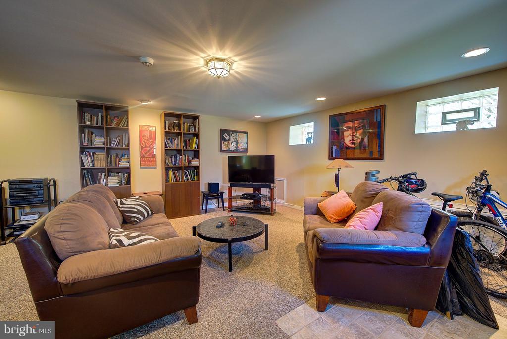 834 E VERNON ROAD