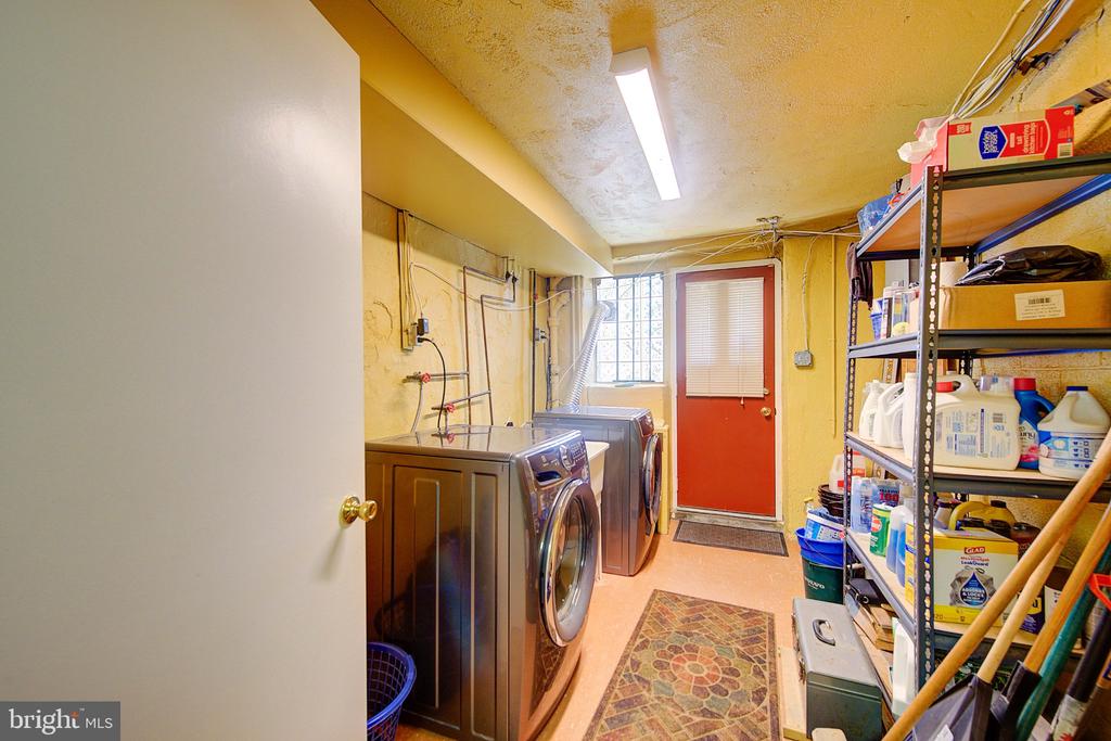 834 E VERNON ROAD