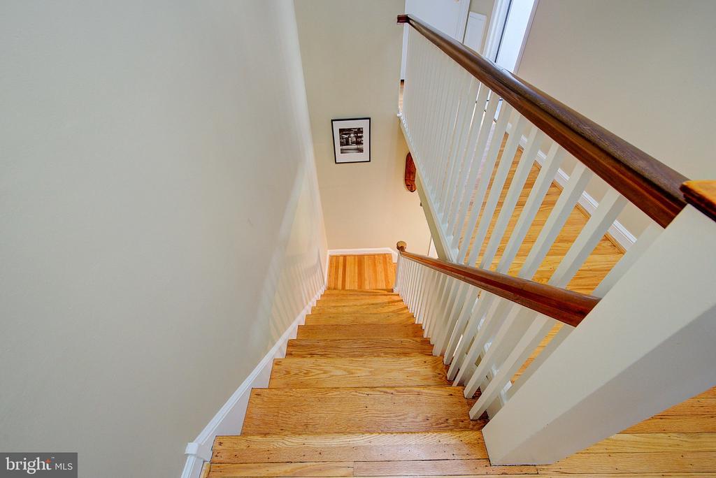 834 E VERNON ROAD