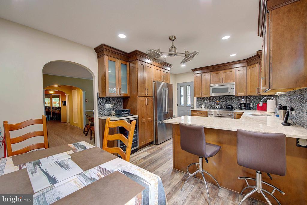 834 E VERNON ROAD