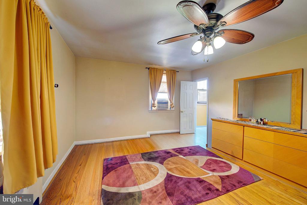 834 E VERNON ROAD