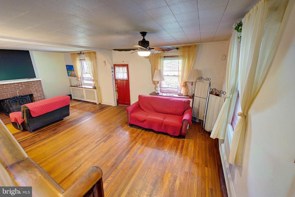 37 E MERMAID LANE