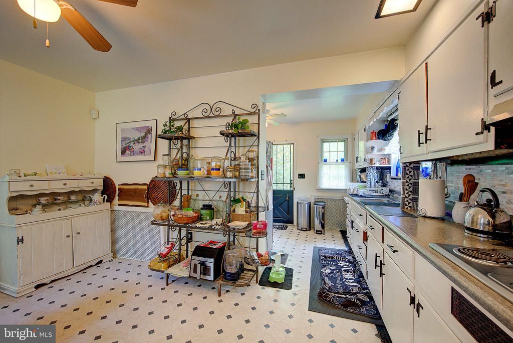 37 E MERMAID LANE