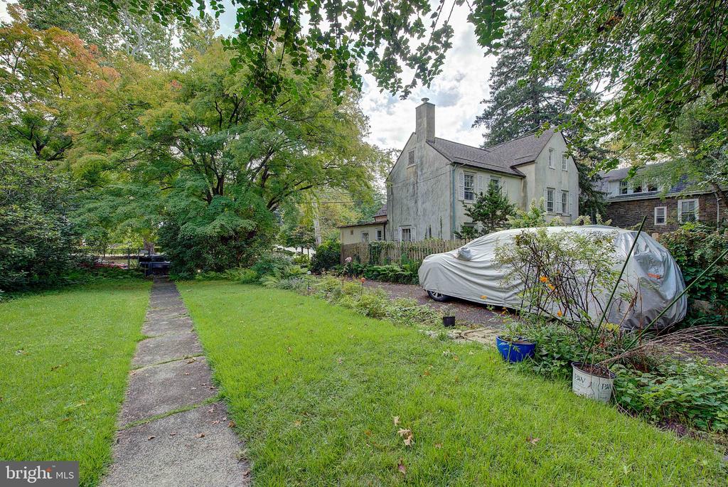 37 E MERMAID LANE