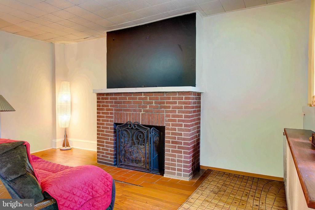 37 E MERMAID LANE