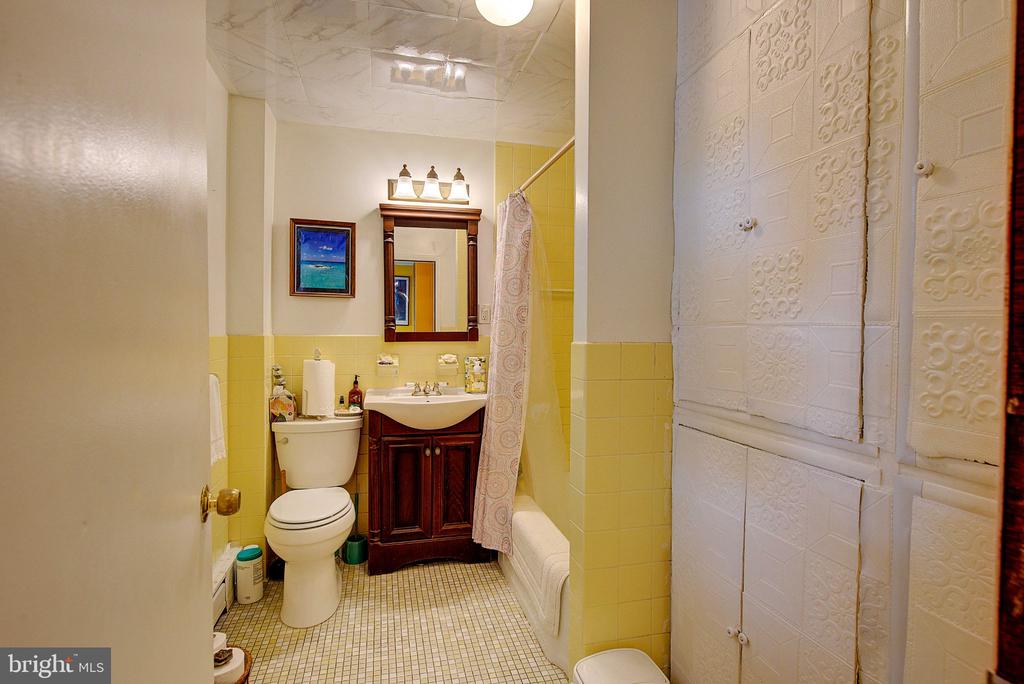 37 E MERMAID LANE