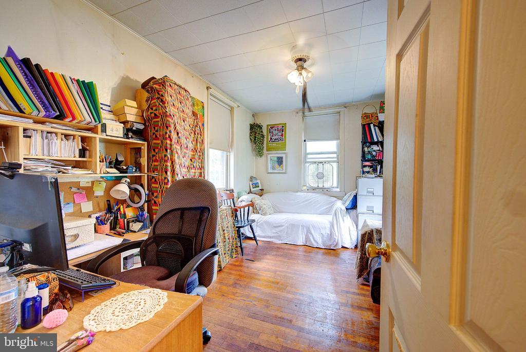 37 E MERMAID LANE