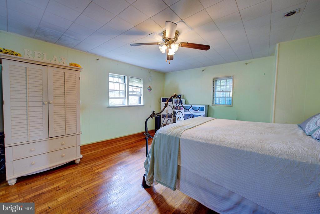 37 E MERMAID LANE