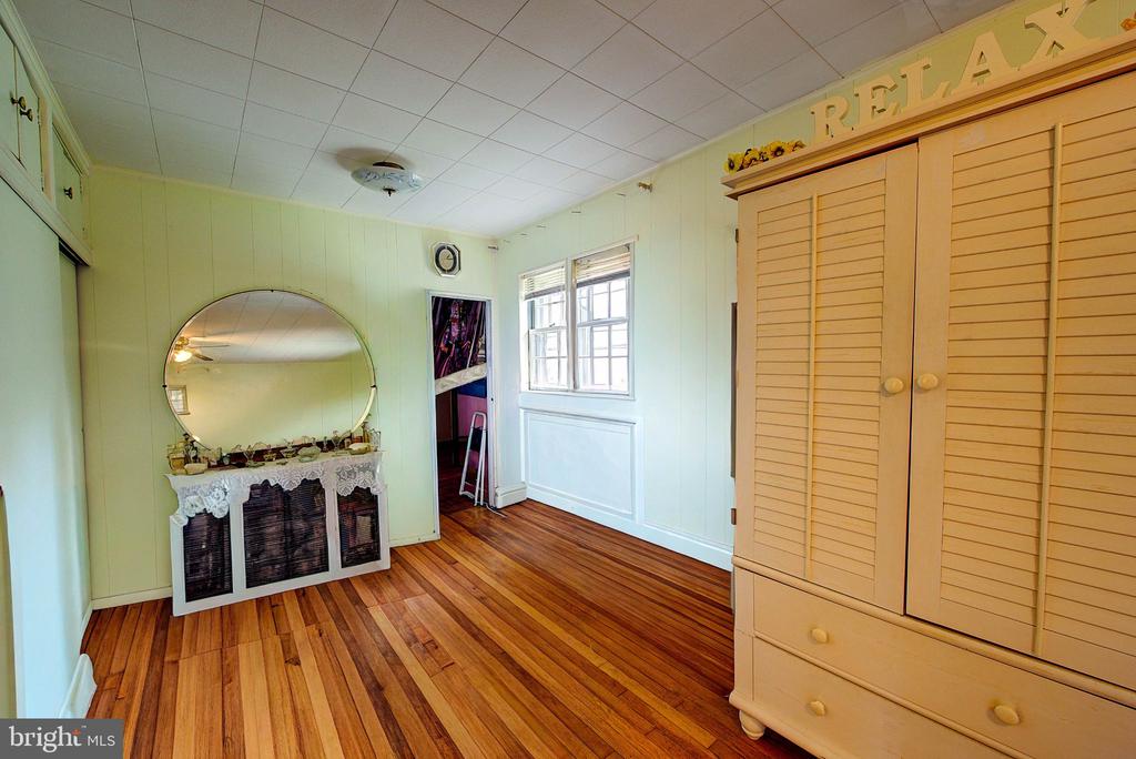 37 E MERMAID LANE