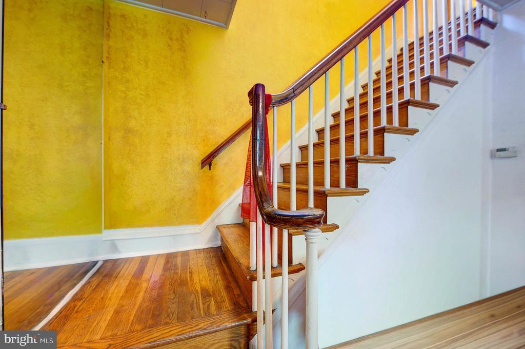37 E MERMAID LANE