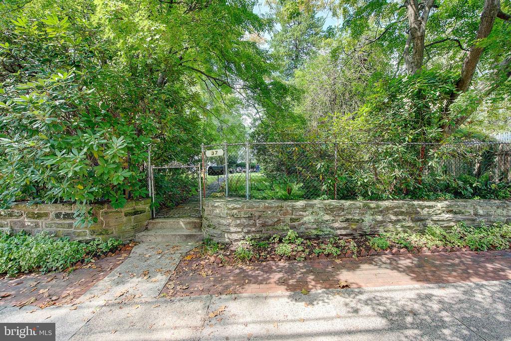 37 E MERMAID LANE