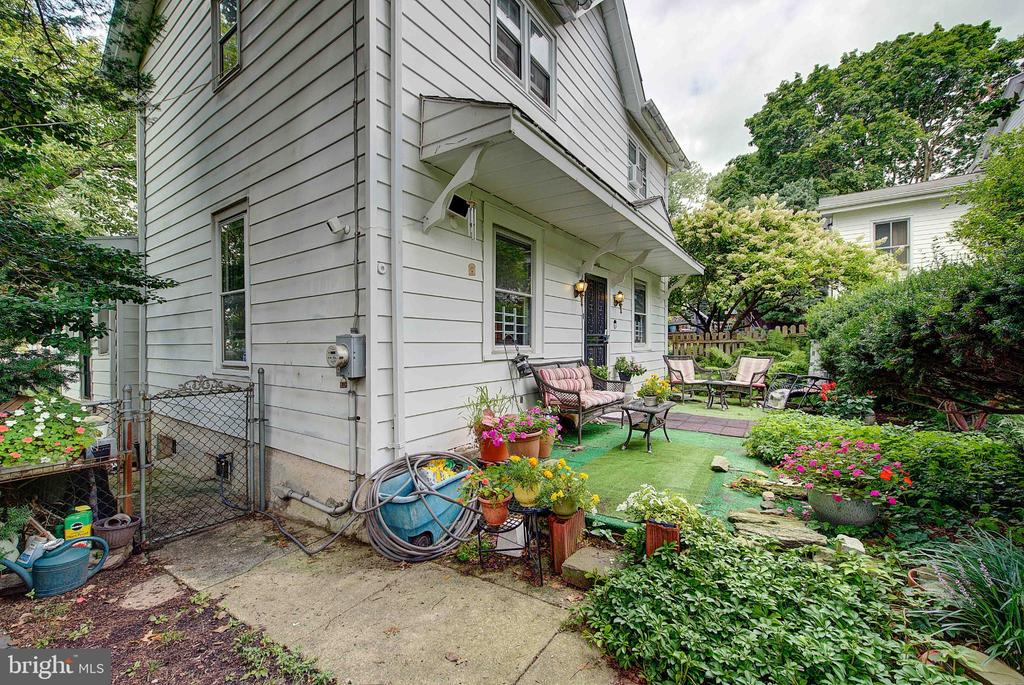 37 E MERMAID LANE
