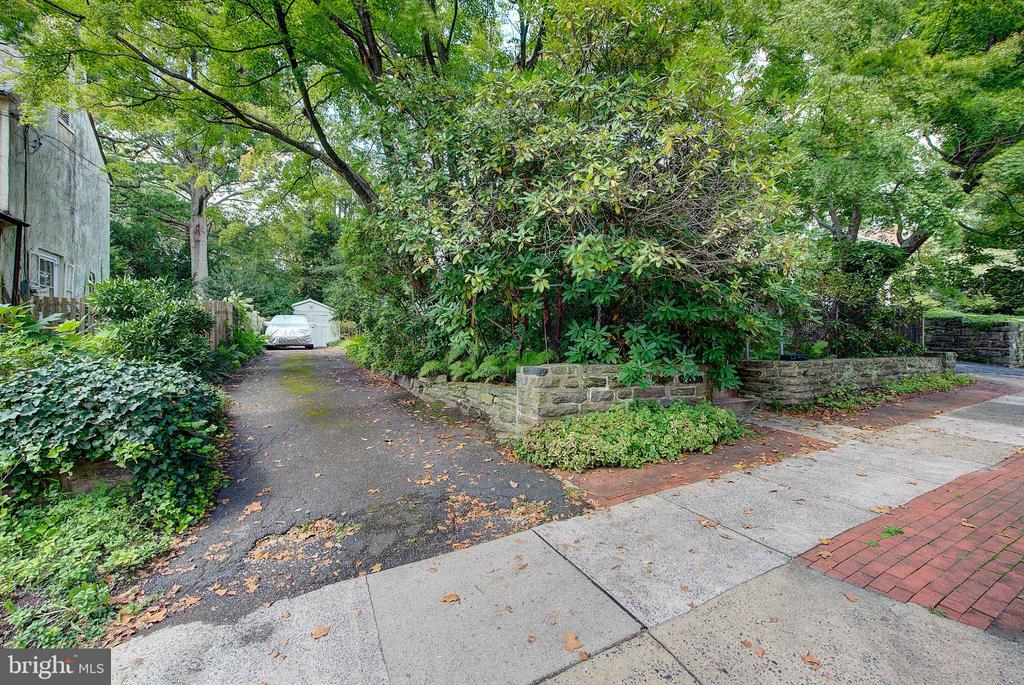 37 E MERMAID LANE