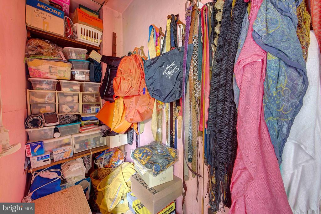 37 E MERMAID LANE