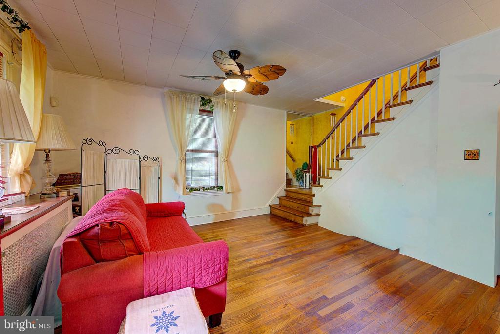 37 E MERMAID LANE