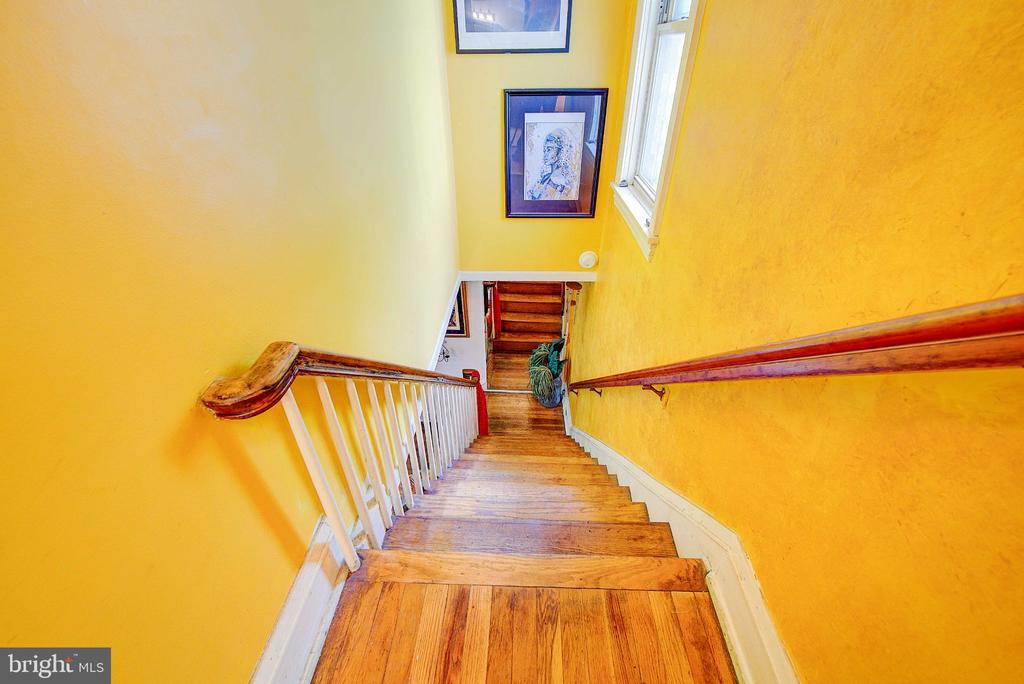 37 E MERMAID LANE