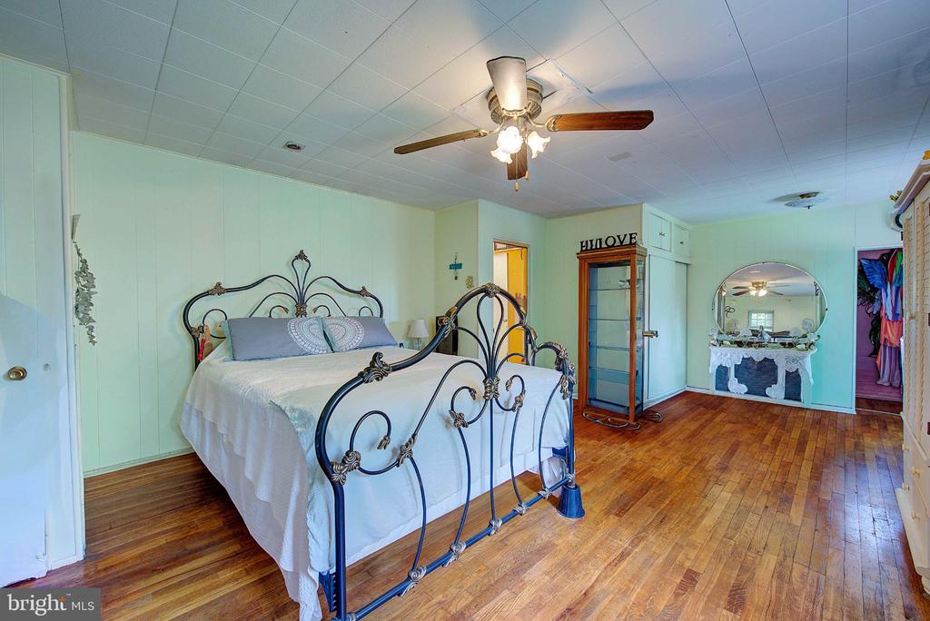 37 E MERMAID LANE