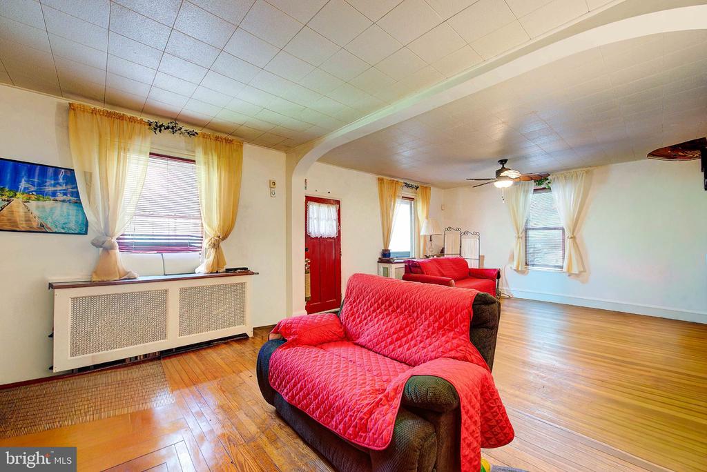 37 E MERMAID LANE