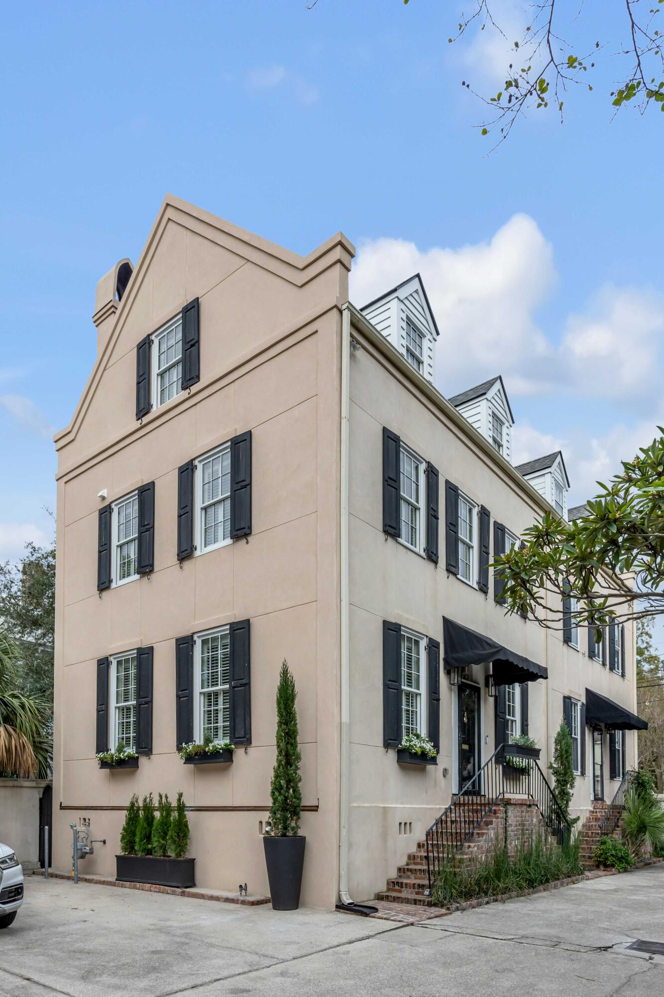 93 Beaufain Street # B