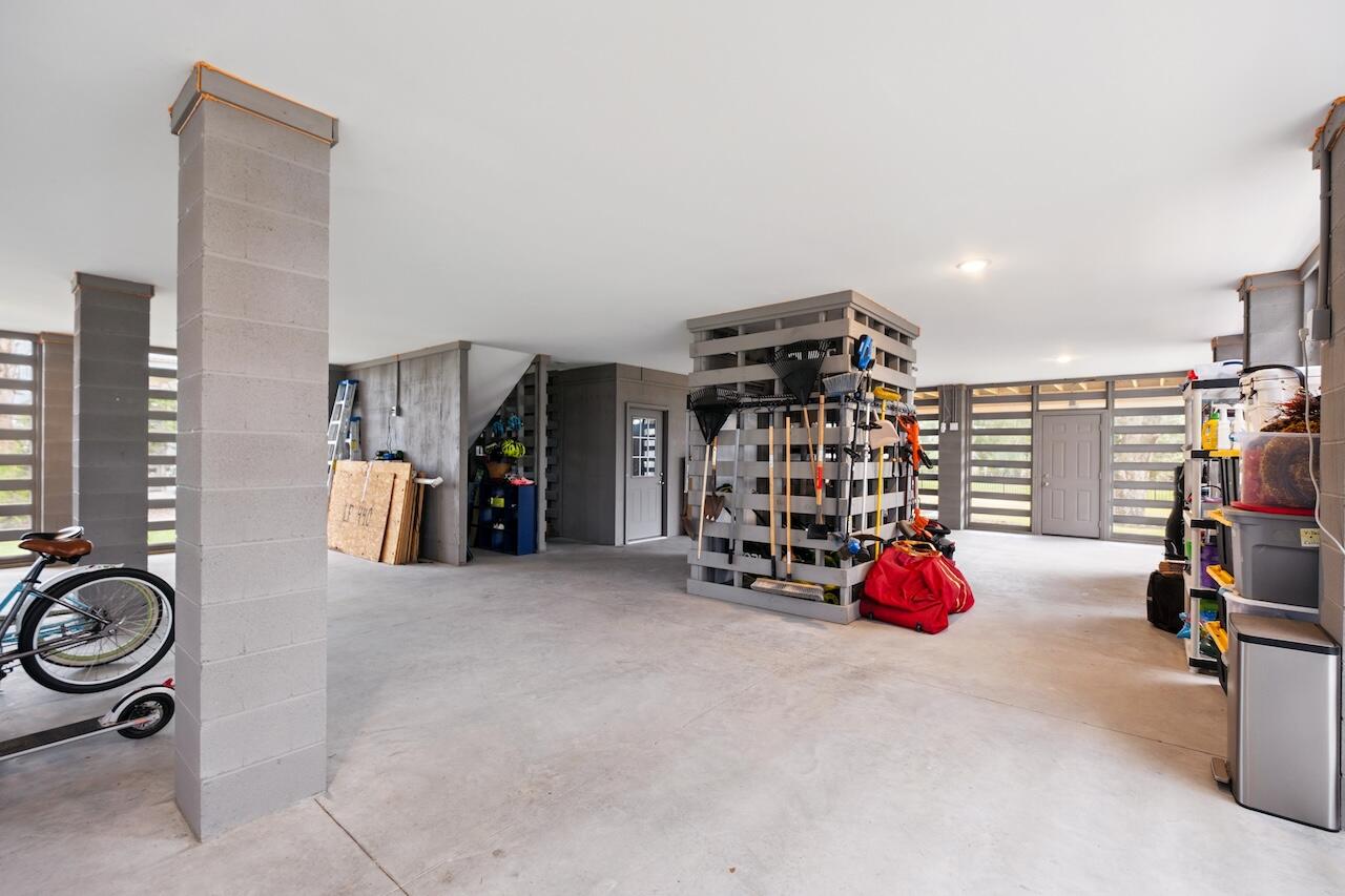 1684 Farmers Way