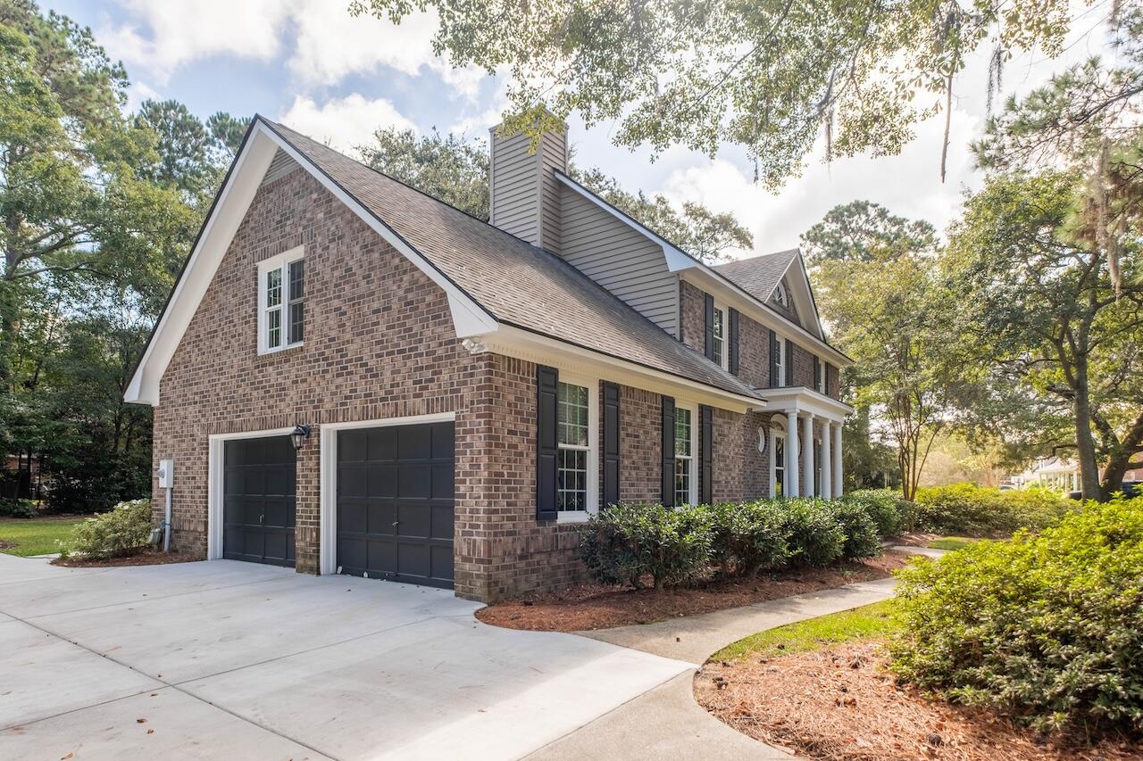 1146 Manor Lane