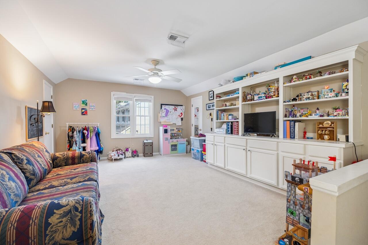 1146 Manor Lane