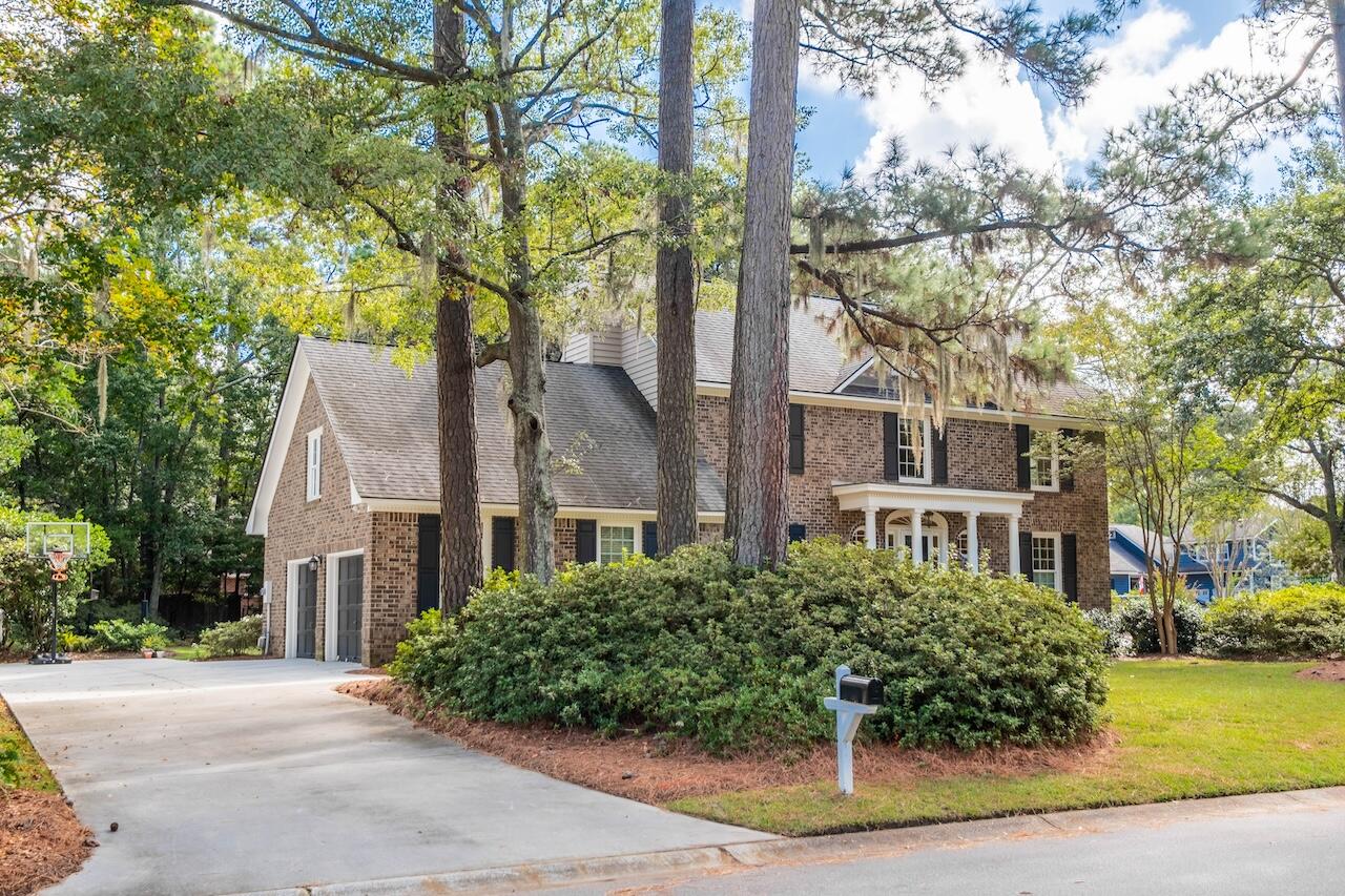 1146 Manor Lane