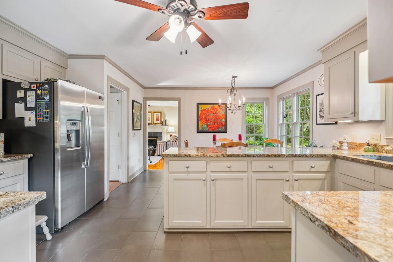 1146 Manor Lane