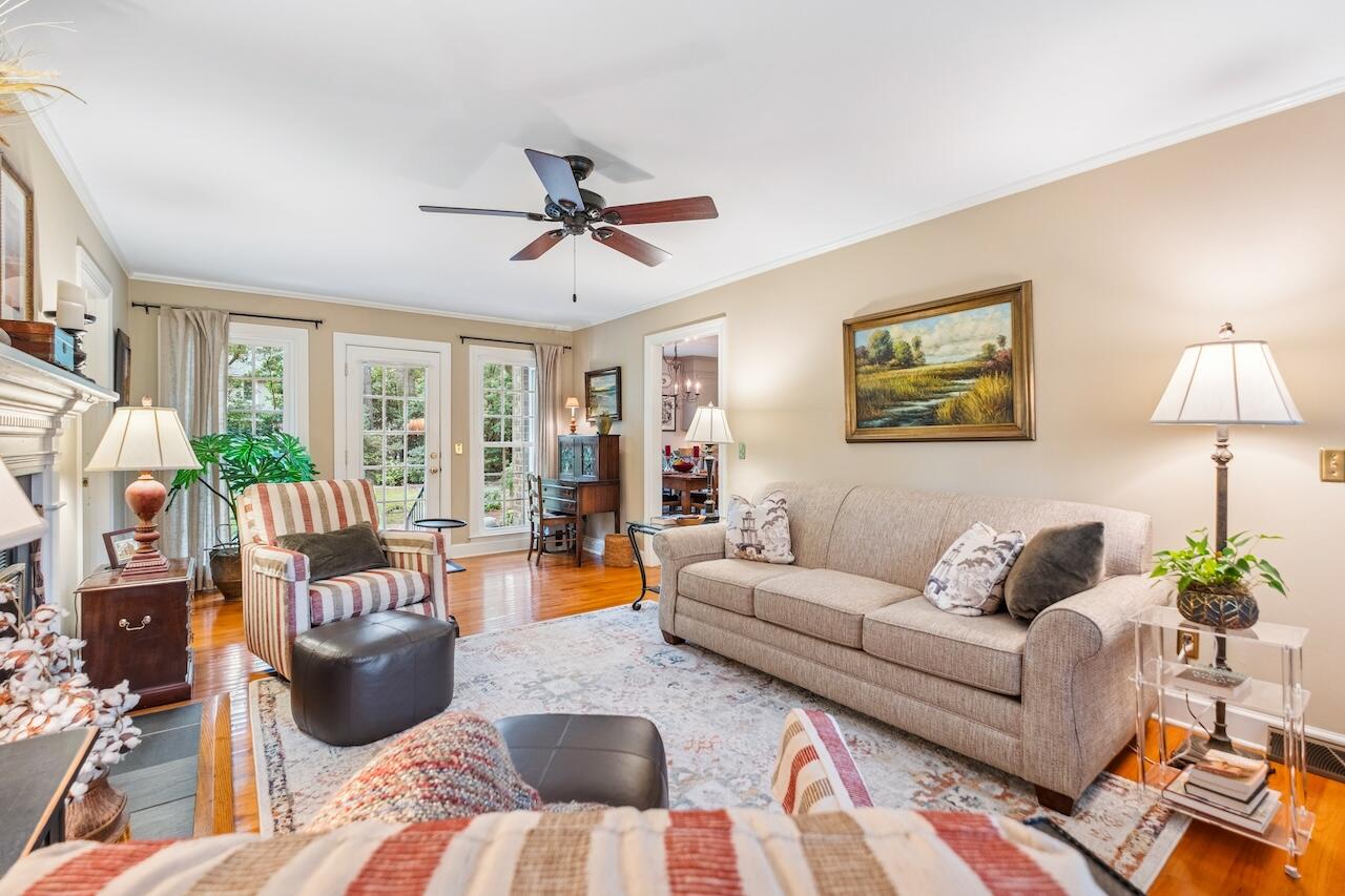 1146 Manor Lane
