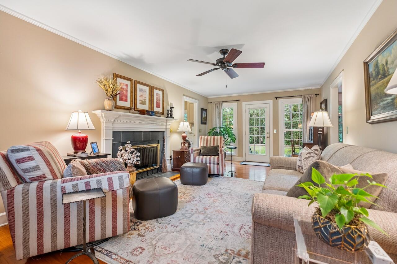 1146 Manor Lane