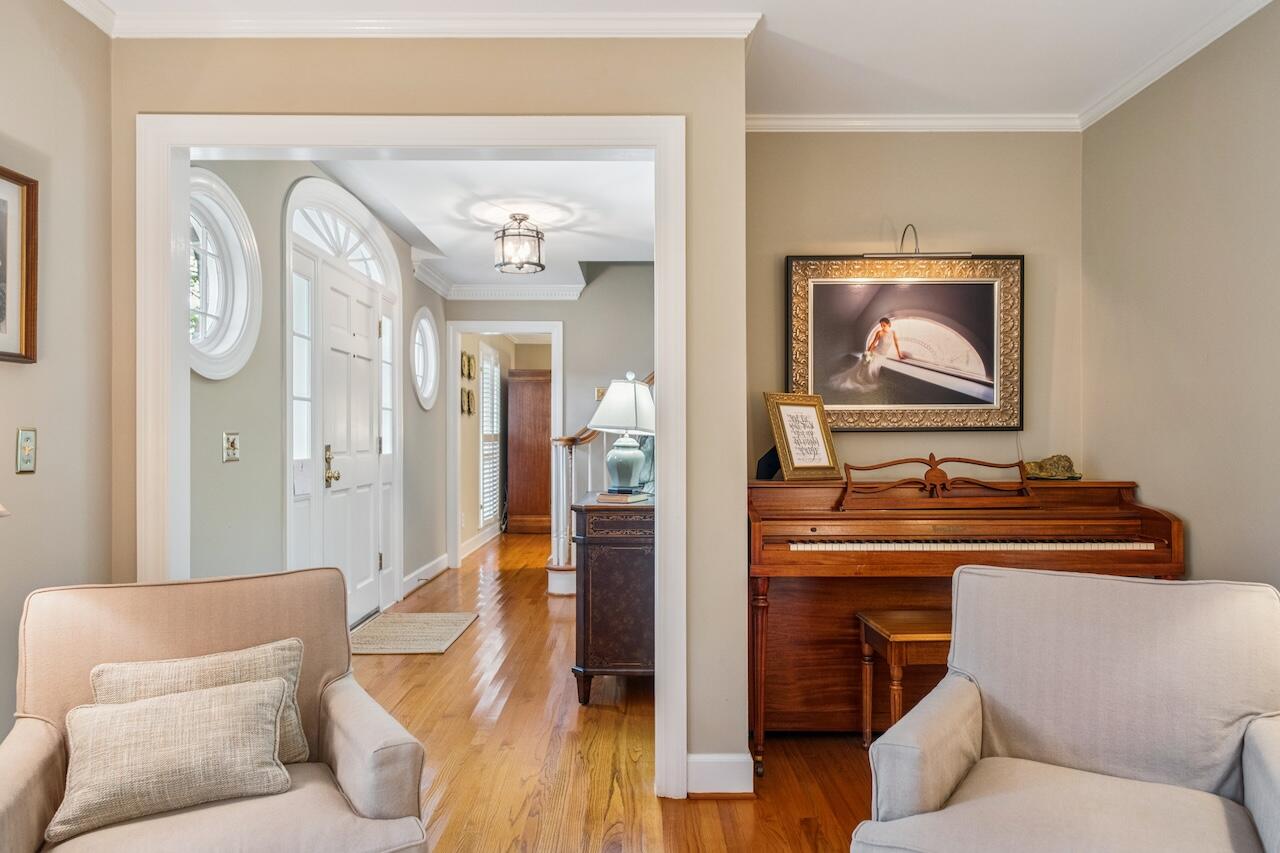 1146 Manor Lane