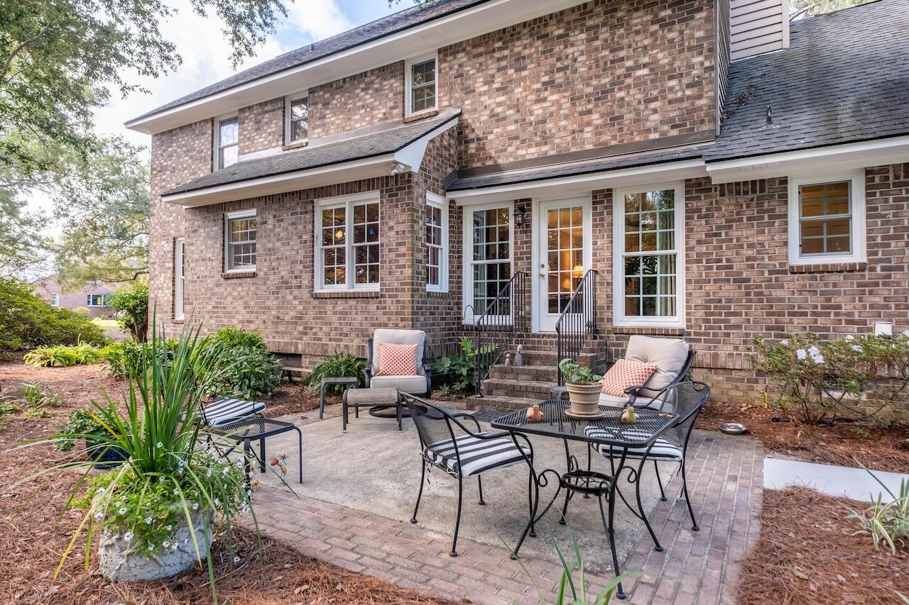 1146 Manor Lane