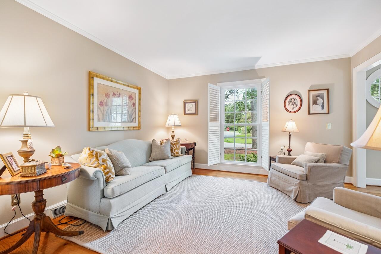 1146 Manor Lane