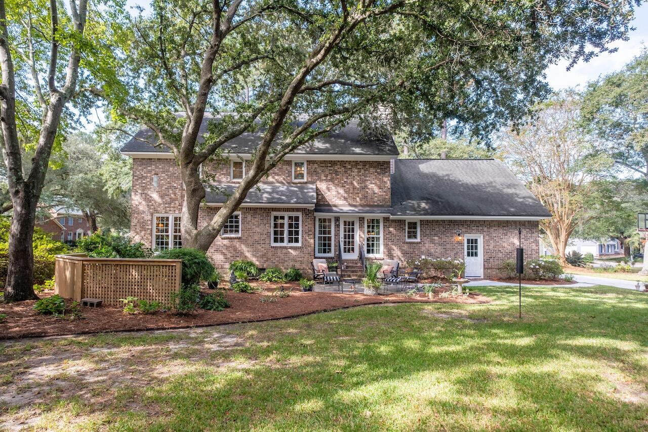 1146 Manor Lane