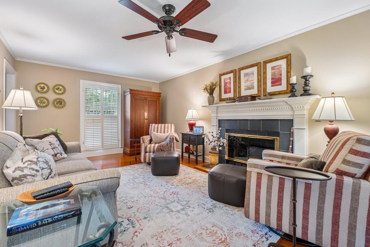 1146 Manor Lane