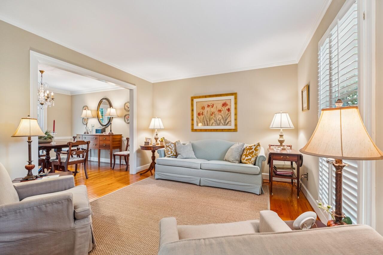 1146 Manor Lane