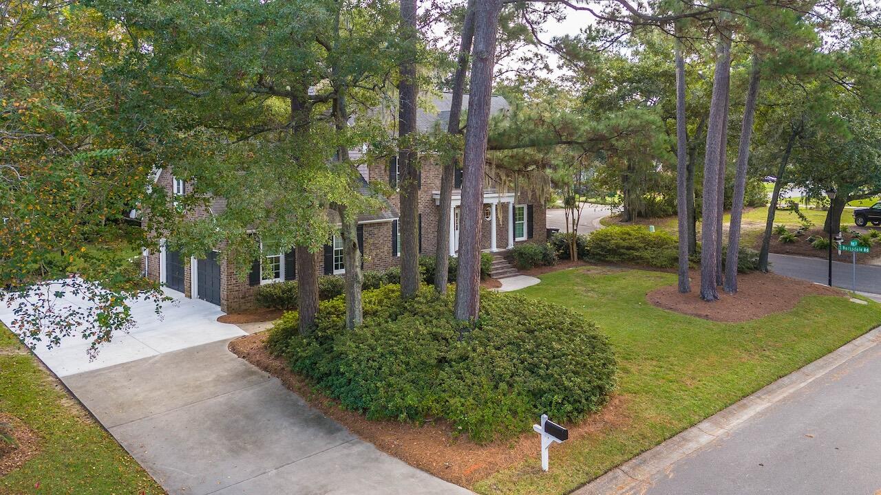 1146 Manor Lane