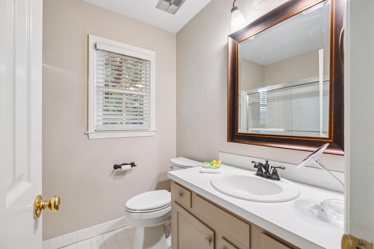 1146 Manor Lane