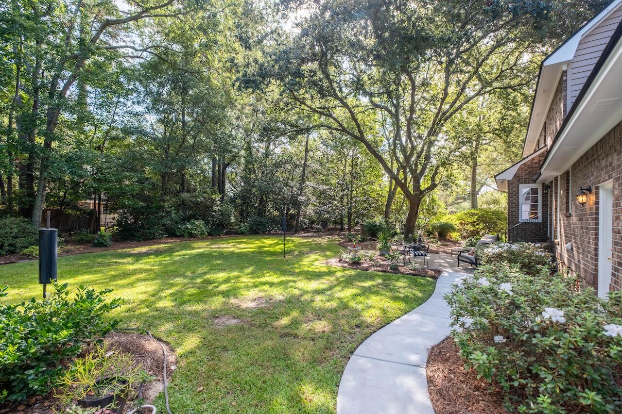 1146 Manor Lane